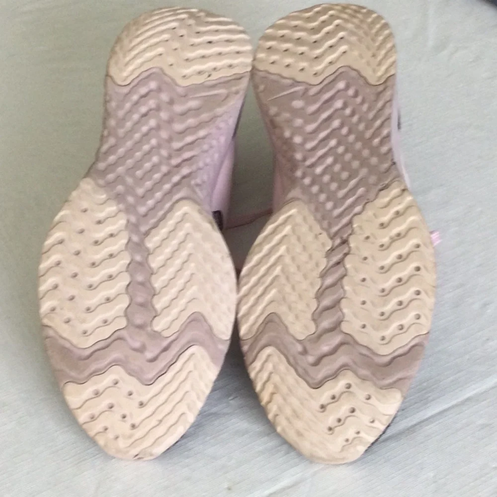 Nike Women's Pink and Gray Running Shoes Size 8